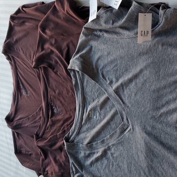 GAP Tops - Set of 3 Gap Fit Breathe Respirant Cropped Tops